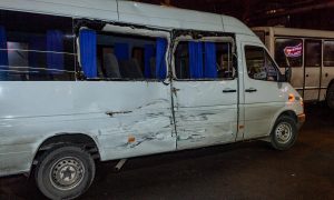 Фото: в Днепре фура въехала в маршрутку