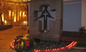 Фото: Зеленский и первая леди почтили память жертв Голодомора