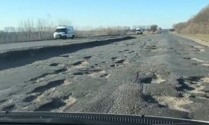 Водители в Украине смогут жаловаться на состояние дороги в GPS-приложении