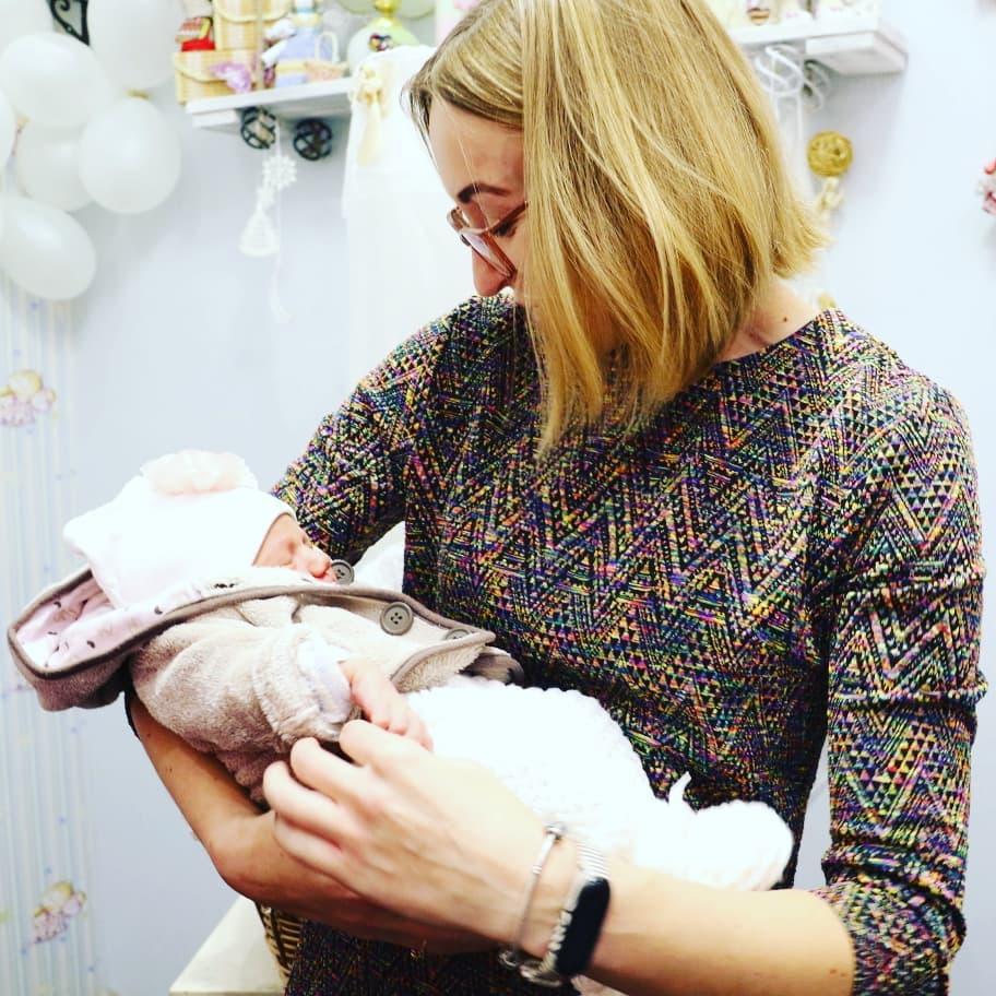 Фото: в Житомирі мати-героїня народила 13-ту дитину