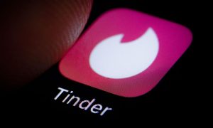 Через Tinder можно будет вызвать полицию