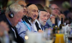 Зеленский встретился с пленниками концлагеря Аушвиц в рамках визита в Польшу