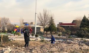 Фото: место падения самолёта МАУ в Иране превратили в «проходной двор»