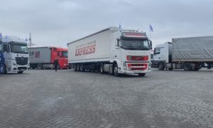 Фото: грузовики перекрыли трассу Киев-Чоп в знак протеста