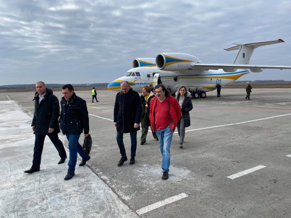 Фото: в Новые Санжары прибыли эпидемиологи и секретарь СНБО