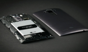 ЕС может запретить производителям вклеивать аккумуляторы в смартфоны