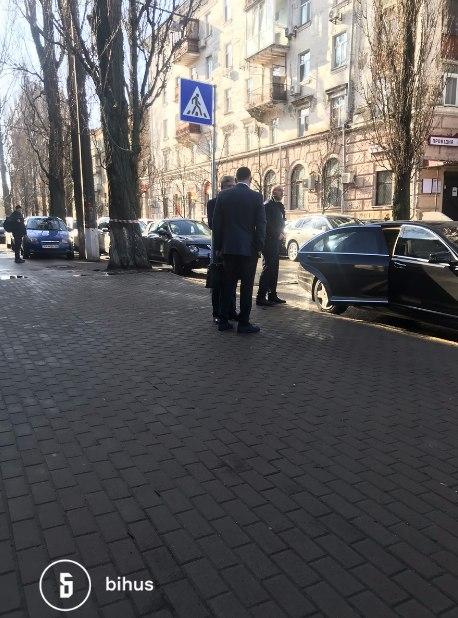 Фото: олигарх Ринат Ахметов приходил на допрос в НАБУ