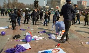 Фото: в Киргизии полиция и «титушки» разогнали марш женщин