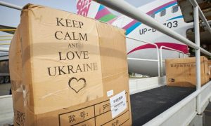 Фото: в Борисполе приземлился самолет с китайским медицинским грузом