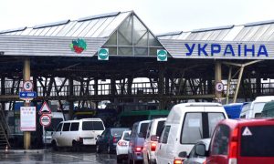 На границе Украины образовались очереди, из-за коронавируса не пустили полсотни иностранцев