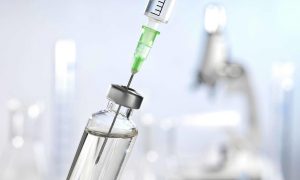 Великобритания начинает испытания вакцины против COVID-19 на людях