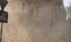 Фото, видео: в центре Одессы обрушился старинный дом