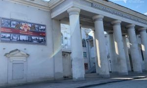 Фото: российских ветеранов поздравили плакатом с солдатами Вермахта