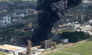 Видео: в Венеции взорвался химзавод, есть жертвы