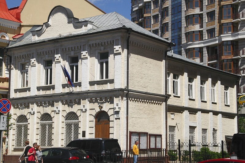 У посольстві Чехії спростували інформацію про видачу робочих віз у Києві