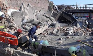 Видео: на Закарпатье обрушился старый кинотеатр, есть погибший