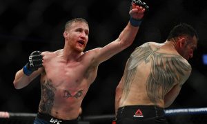 Видео: Тони Фергюсон неожиданно утратил титул временного чемпиона UFC