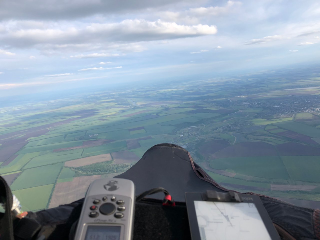 Из Киевской области в Николаевскую. Украинский парапланерист установил рекорд Европы, пролетев более 350 км