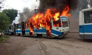 Фото: в Днепре полностью сгорел трамвайный вагон