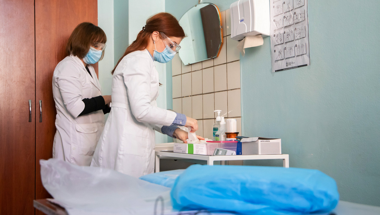 Медпрацівникам планують доплачувати з «коронавірусного» фонду 