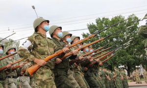 Парад Перемоги в окупованому Луганську терористи використають для прикриття і передислокації техніки