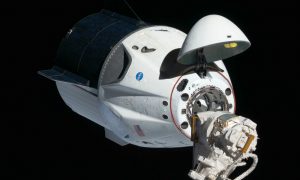 Миссия Crew Dragon: астронавты с корабля SpaceX взошли на борт МКС