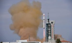 Видео: Китай успешно запустил в космос два спутника