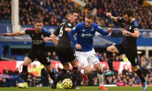 В Англии футбольные клубы возобновят матчи на две недели раньше, чем планировалось