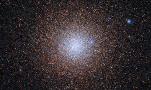 Телескоп Hubble сфотографировал скопление звезд, которое сравнили со снежинками