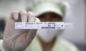 Количество новых случаев COVID-19 в Украине держится на уровне менее 700 