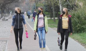 За минувшие сутки COVID-19 заболело больше украинцев, чем выздоровело 