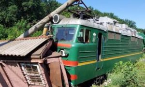 Фото: на Одесской железной дороге слетел с рельсов поезд