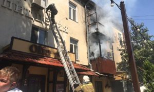 Фото, відео: в Одесі горить житловий будинок ХІХ століття
