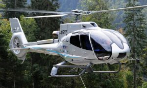 В США в реку упал вертолет с людьми на борту,  продолжаются поиски пассажира