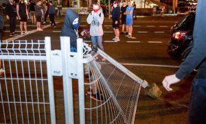 Фото, видео: на предприятиях Беларуси начались массовые забастовки