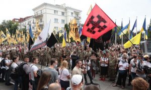 Фото: митингующие на Банковой выдвинули требования Зеленскому