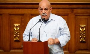 Мэр столицы Венесуэлы и соратник президента Мадуро умер от COVID-19