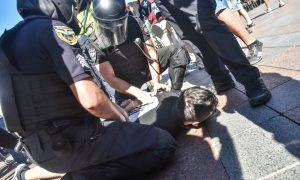 Фото: в Одессе подрались участники маршей ЛГБТ и «За семейные ценности»