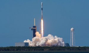 Трансляция: SpaceX запускает новую партию спутников для глобального интернета Starlink