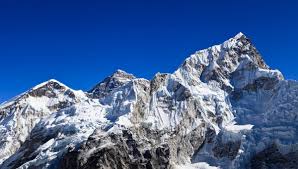 С самой высокой горы мира сняли карантин