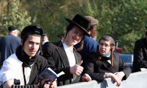 Фото, видео: прибывшие к границе Украины хасиды начали празднование Рош ха-Шана