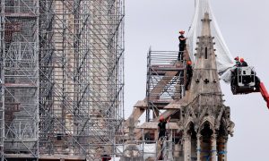 Сгоревший Нотр-Дам отреставрируют с помощью древней техники