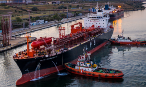 В порту «Южный» буксир повредил танкер с крупным грузом аммиака на борту (фото)