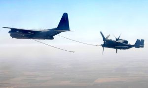 Фото, видео: над акваторией Черного моря провел дозаправку в небе конвертоплан США