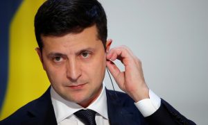 Зеленский: Много денег из антикоронавирусного фонда потрачено на дороги