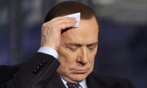 Экс-премьер Италии Сильвио Берлускони заразился коронавирусом