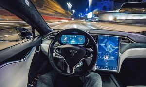 Электромобили Tesla научились распознавать знаки ограничения скорости