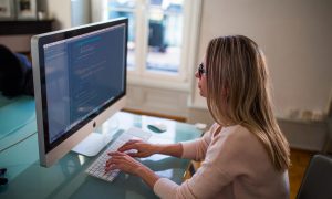 Зеленский поручил упростить иммиграцию иностранных IT-специалистов в Украину