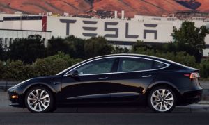 Tesla за два года инвестирует в производство электрокаров до $ 12 миллиардов