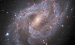 Видео: ученые зафиксировали яркую вспышку в дальней галактике